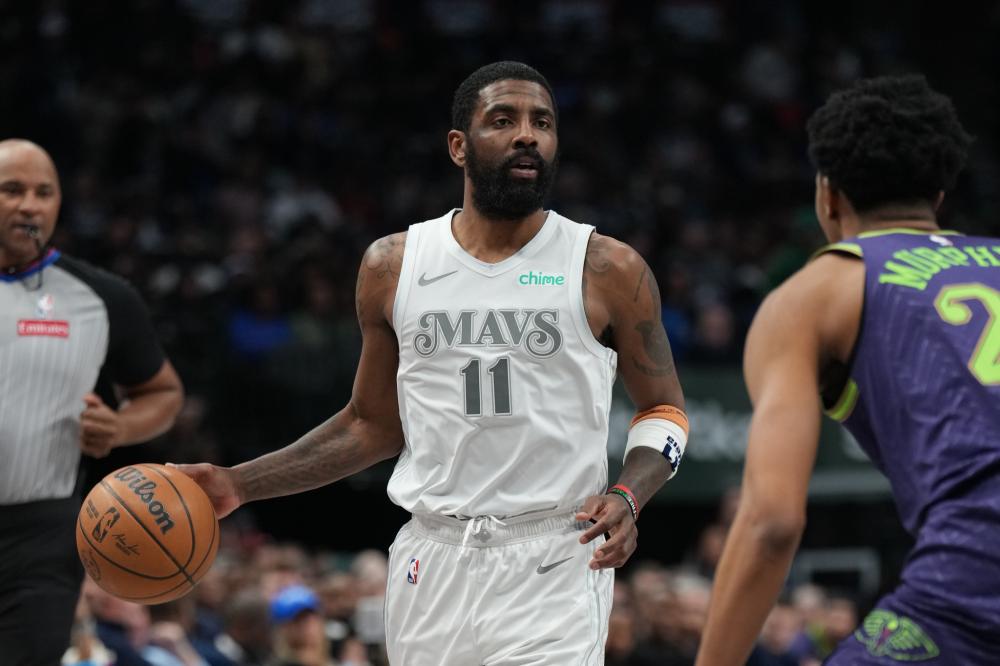 双手轻握成 双手轻握成